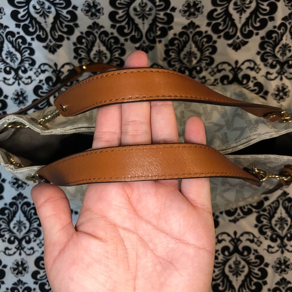 💥SOLD💥Large MK Purse - Picture 3 of 5